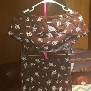 2 piece set crop top, pants with front slits.